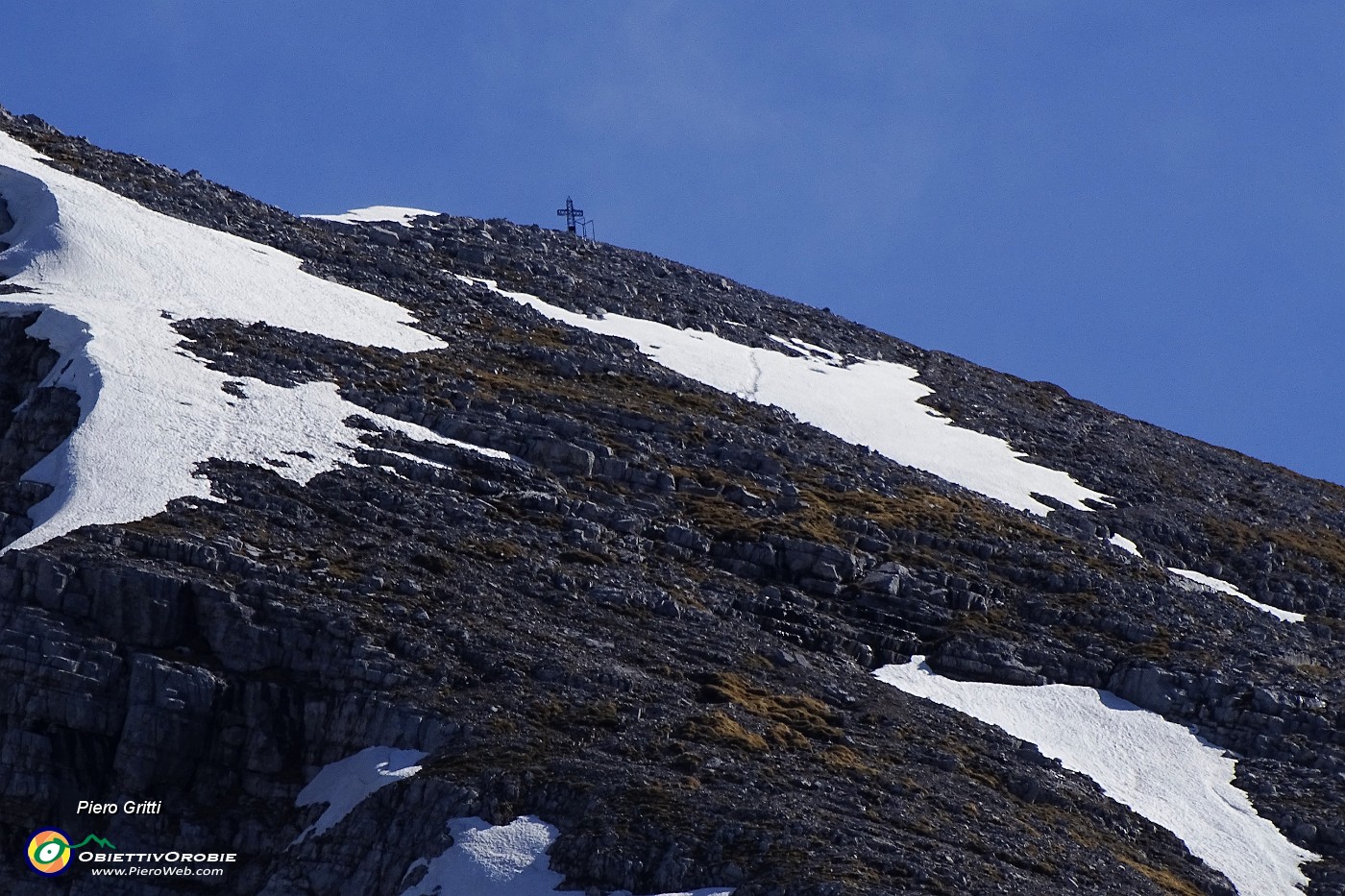 11 Zoom verso la croce del Pizzo Arera.JPG -                                